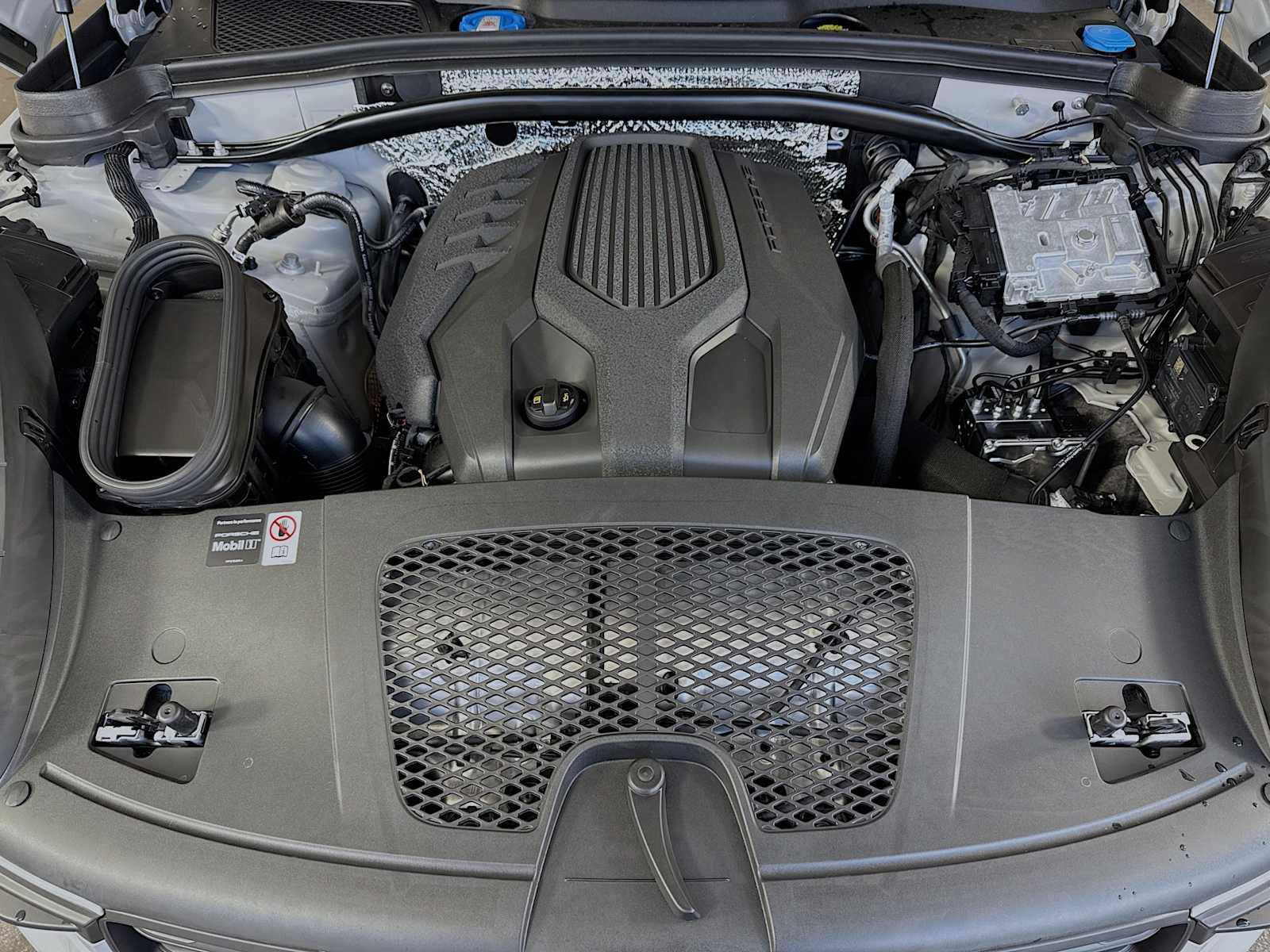 Thumbnail: 2026 Porsche Macan - 23