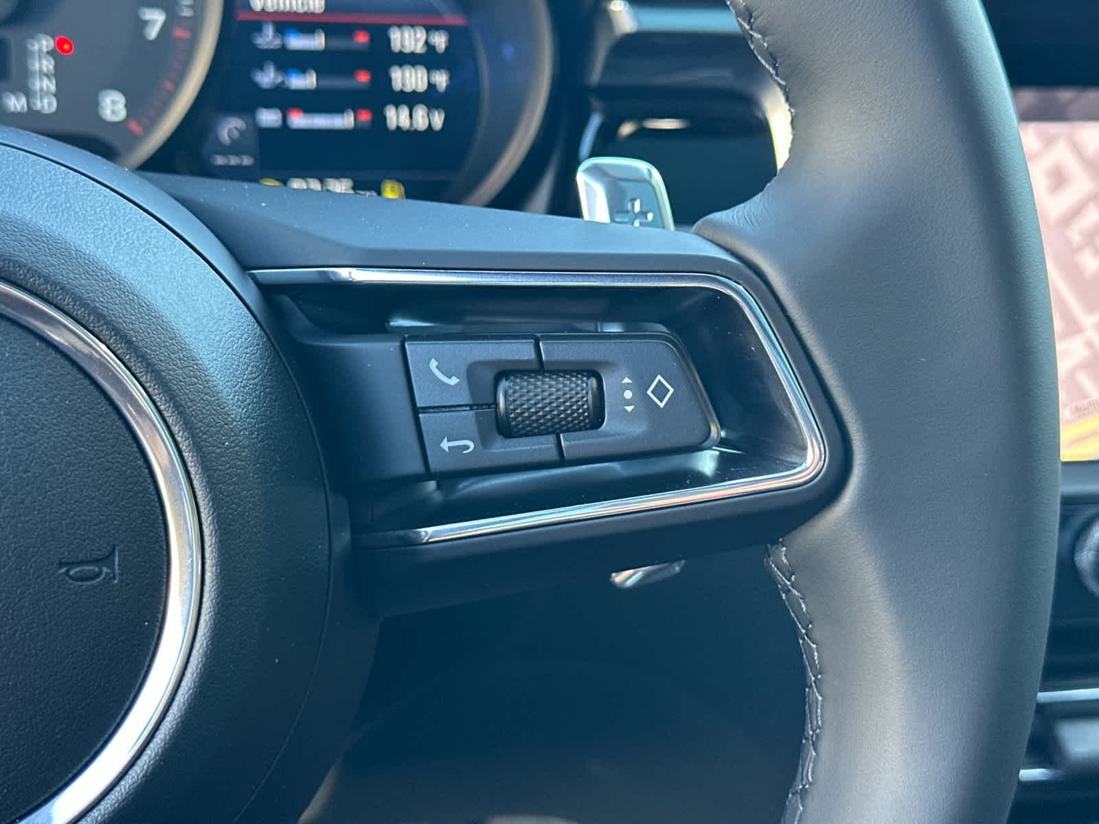 Thumbnail: 2026 Porsche Macan - 28