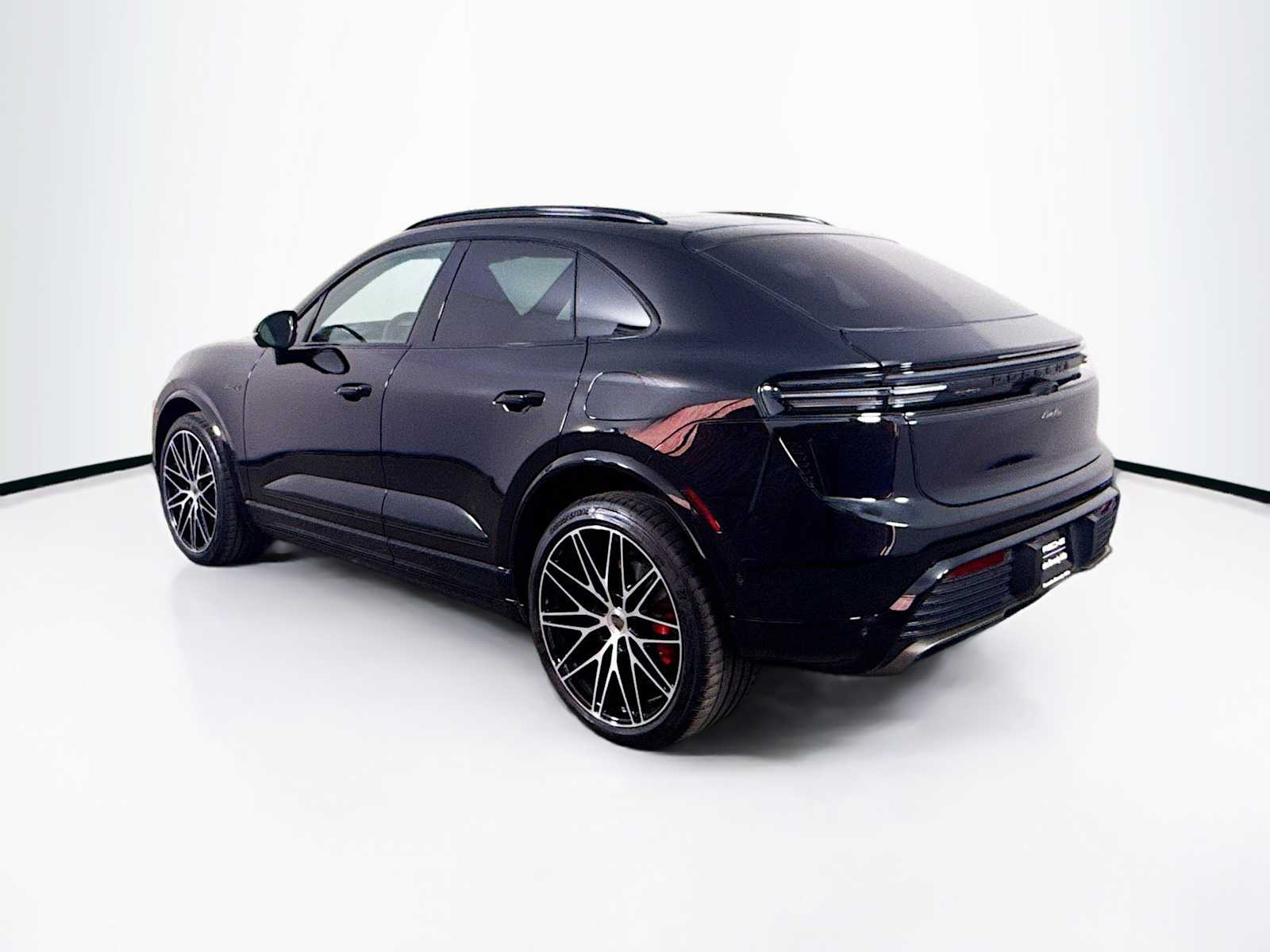 Thumbnail: 2025 Porsche Macan - 3