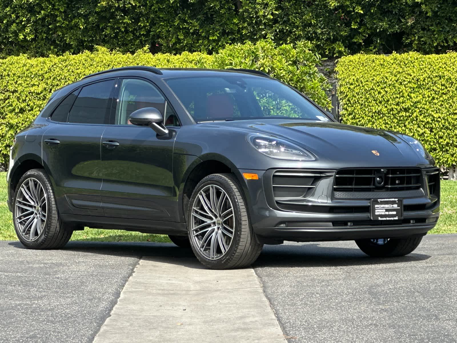 Thumbnail: 2025 Porsche Macan - 10