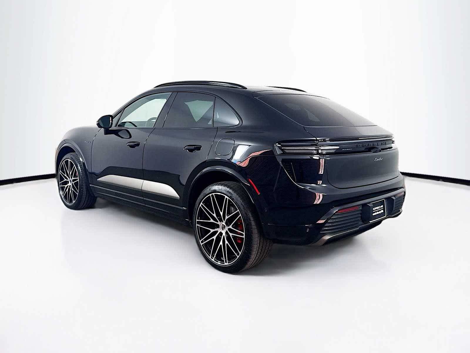Thumbnail: 2025 Porsche Macan - 3