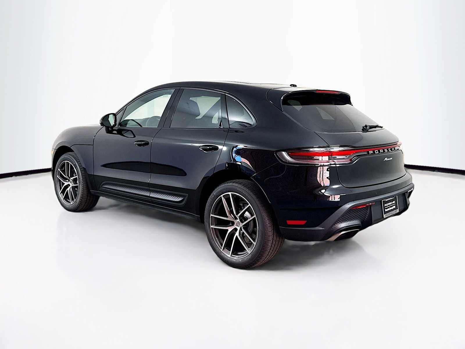 Thumbnail: 2026 Porsche Macan - 3