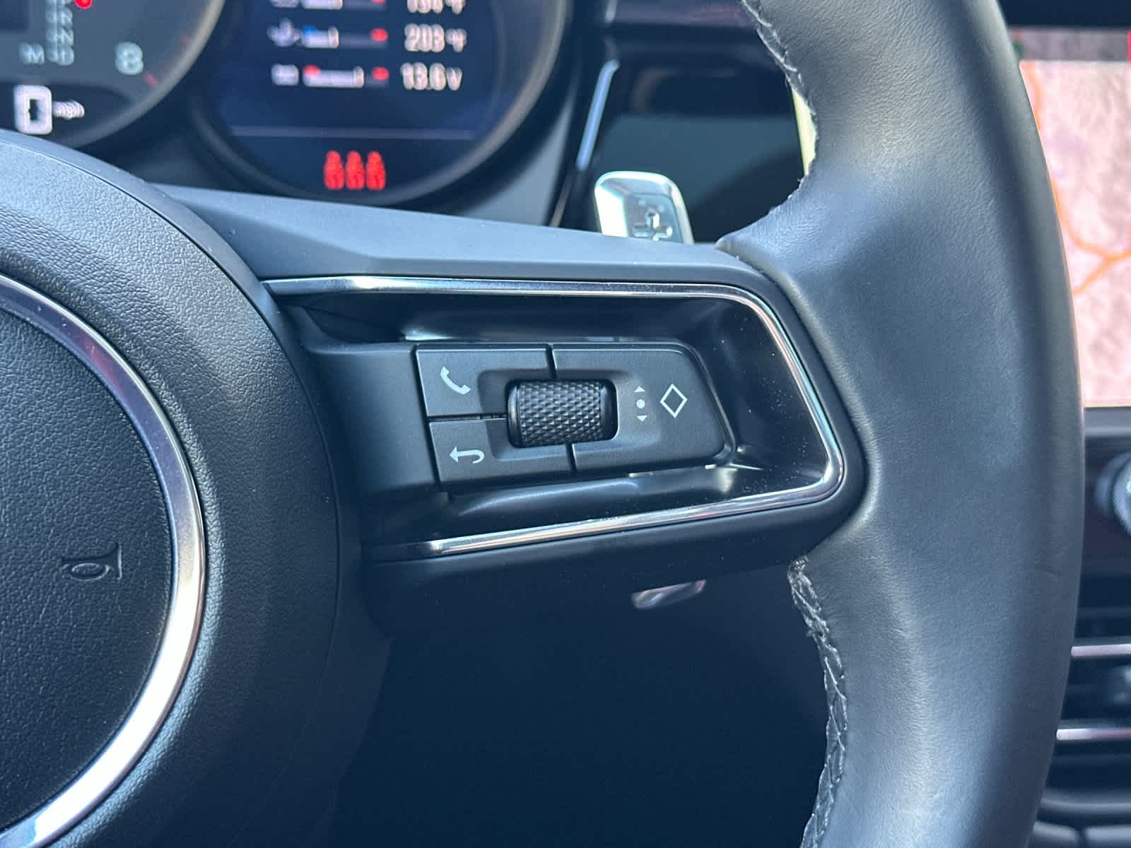 Thumbnail: 2025 Porsche Macan - 28