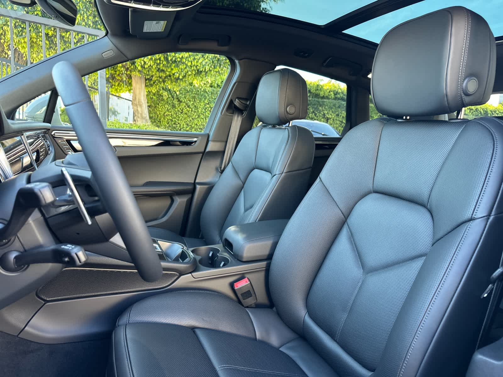 Thumbnail: 2026 Porsche Macan - 5