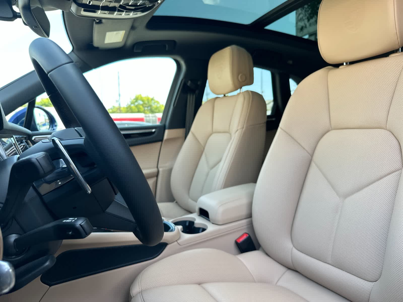 Thumbnail: 2025 Porsche Macan - 4