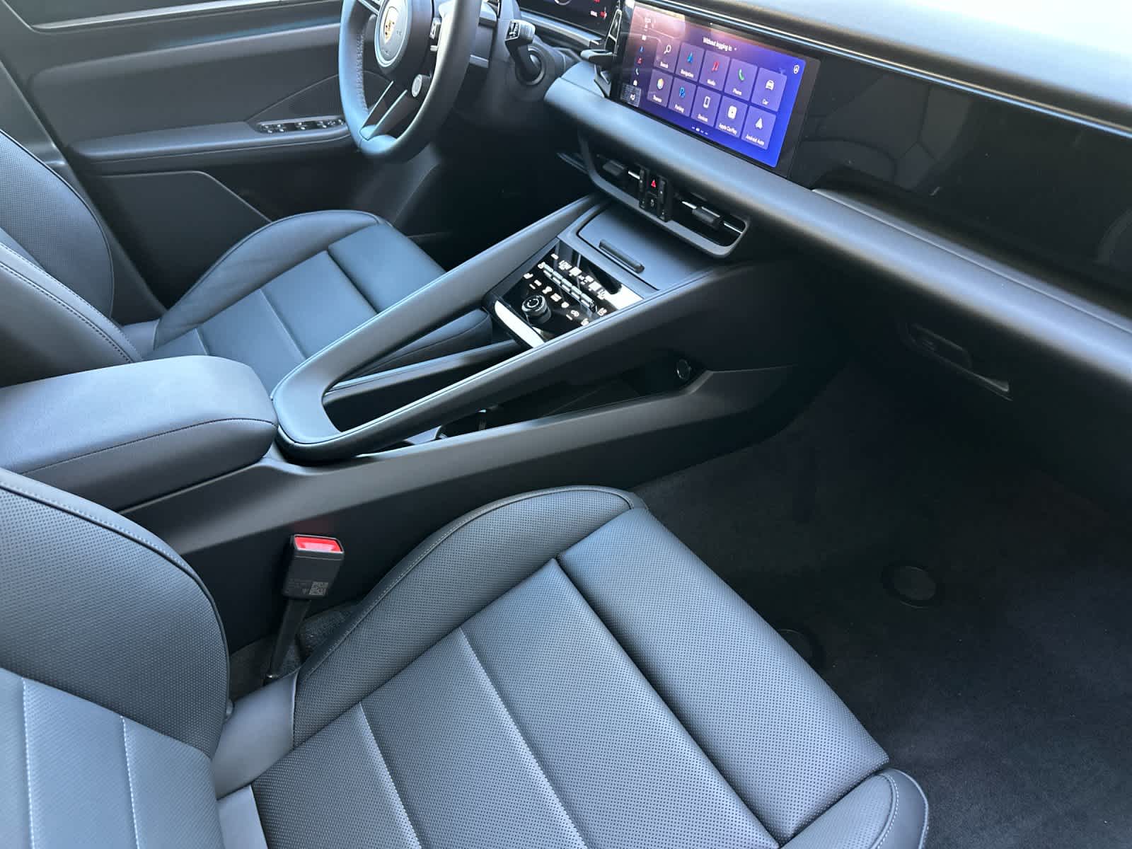 Thumbnail: 2026 Porsche Macan - 17