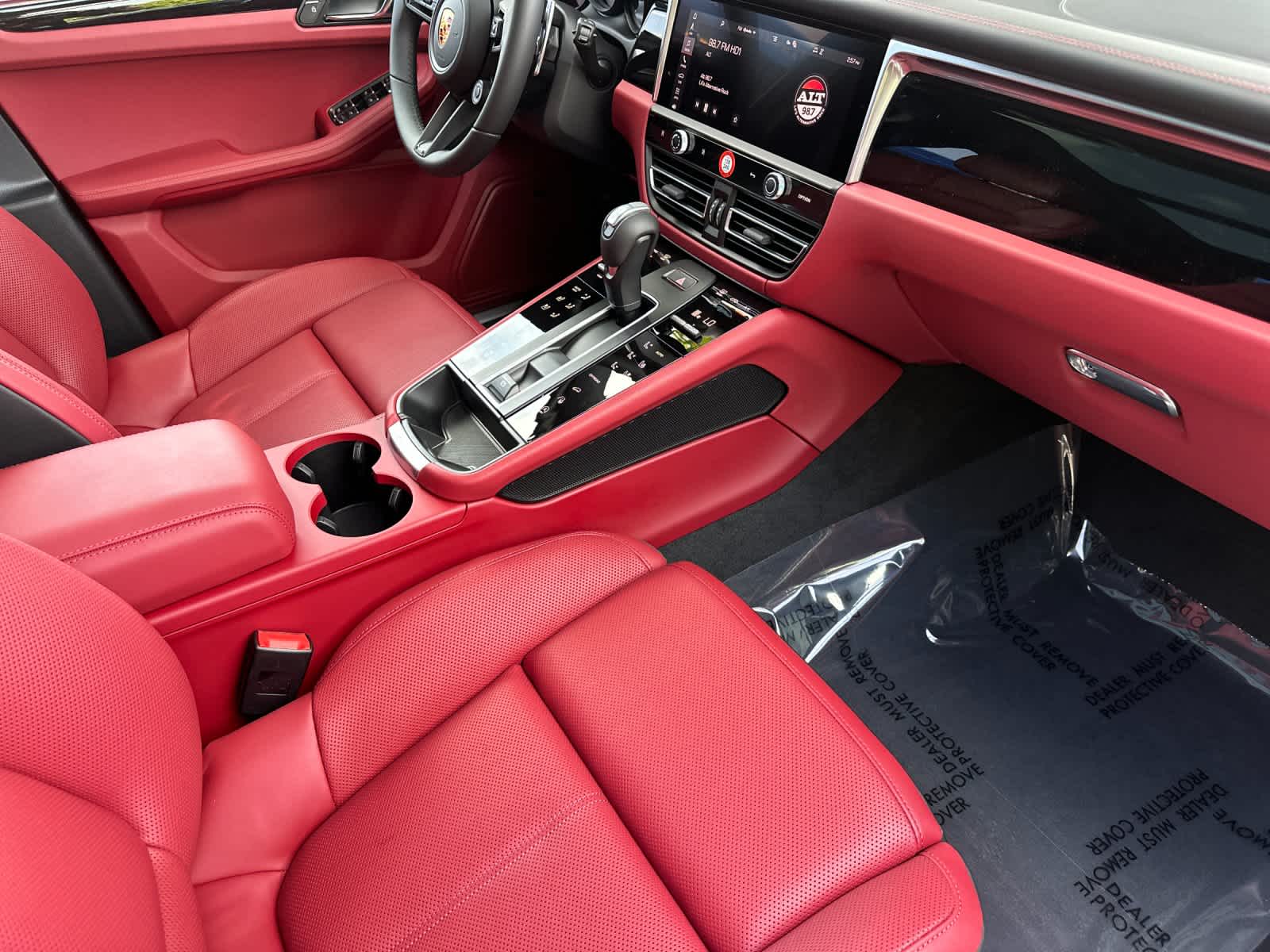 Thumbnail: 2026 Porsche Macan - 17