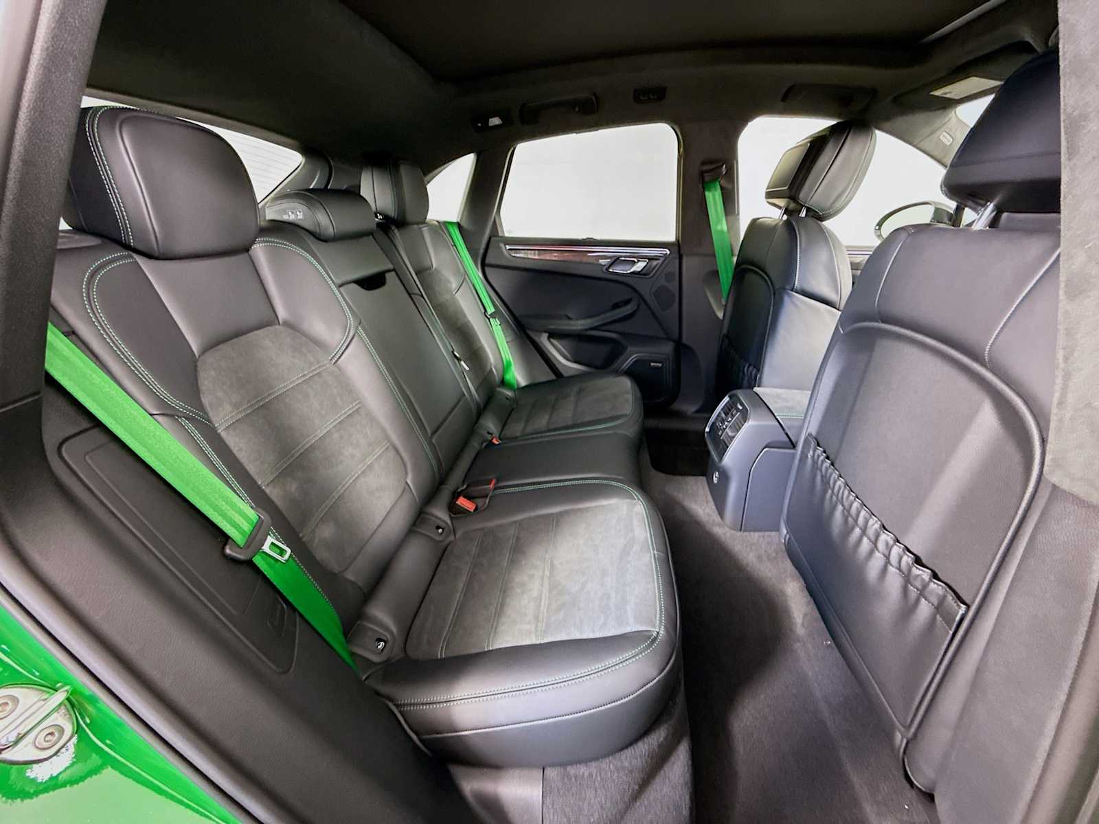 Thumbnail: 2025 Porsche Macan - 20