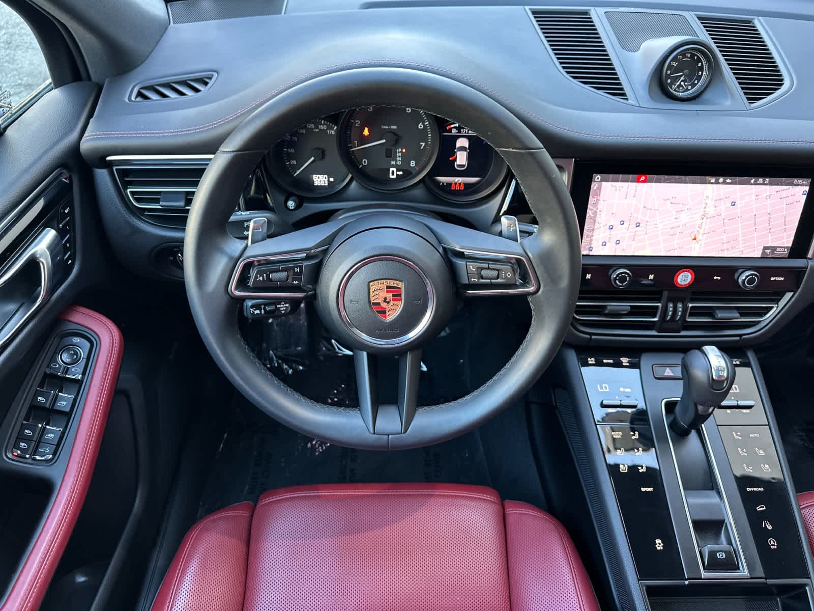 Thumbnail: 2025 Porsche Macan - 15