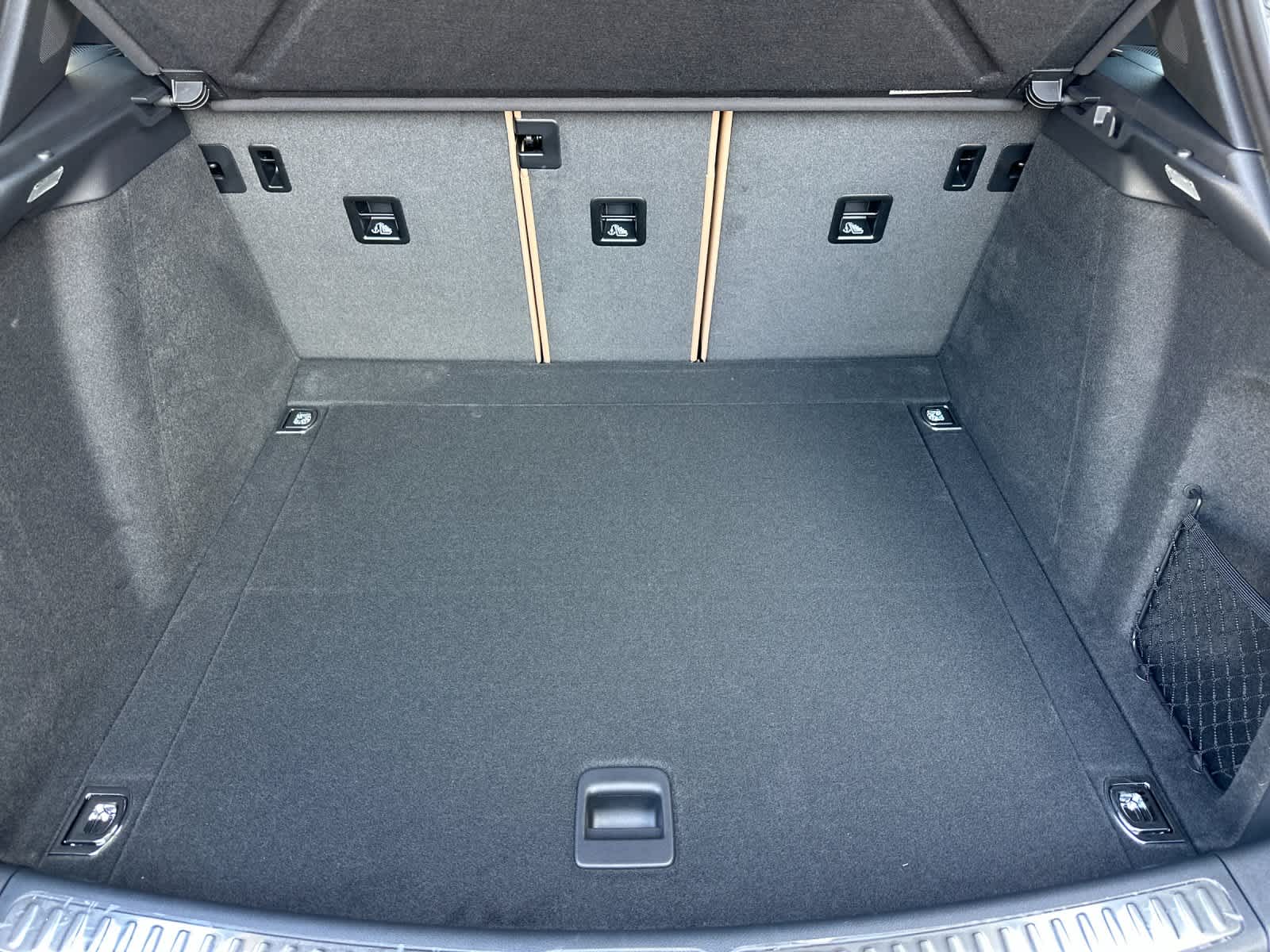 Thumbnail: 2026 Porsche Macan - 16