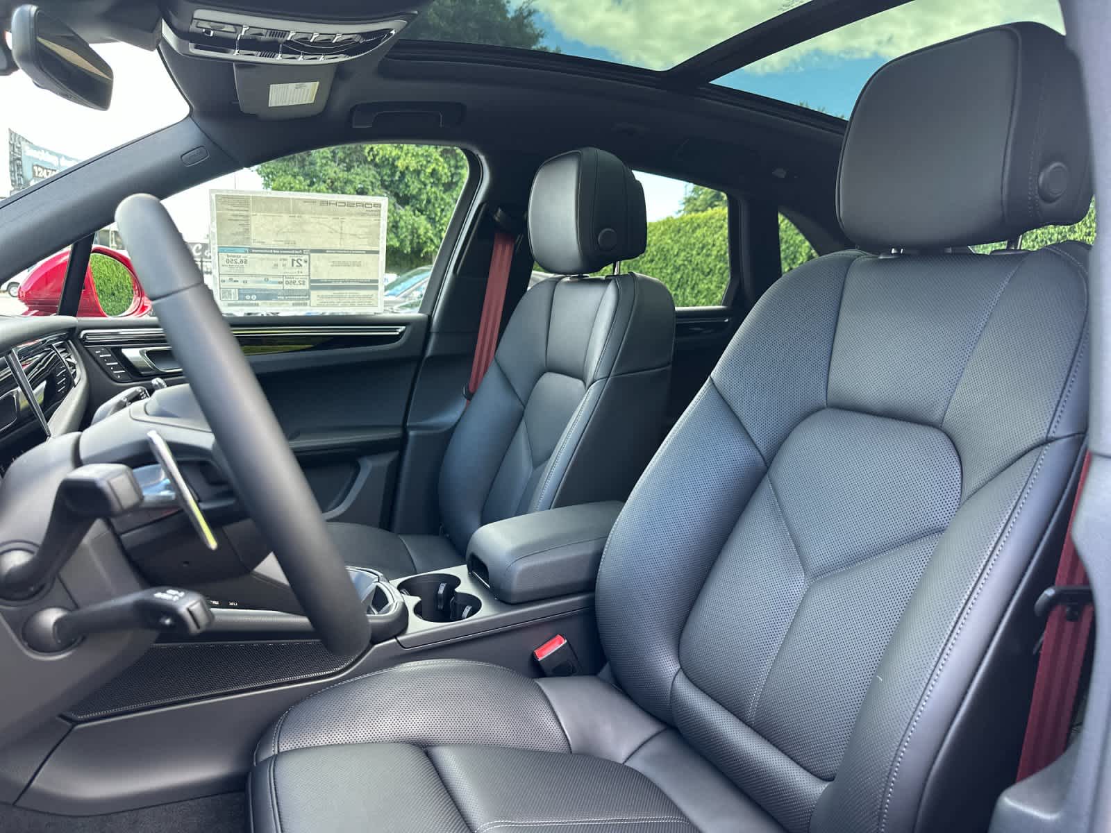 Thumbnail: 2026 Porsche Macan - 5