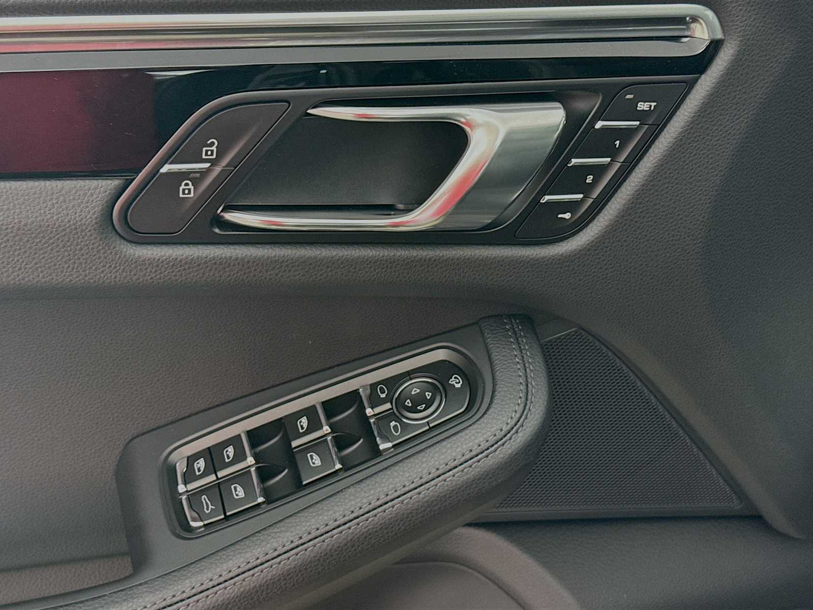 Thumbnail: 2026 Porsche Macan - 14