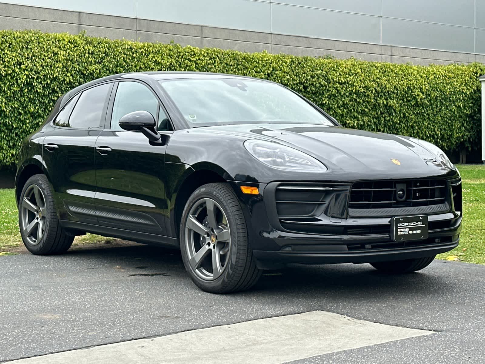 Thumbnail: 2026 Porsche Macan - 10