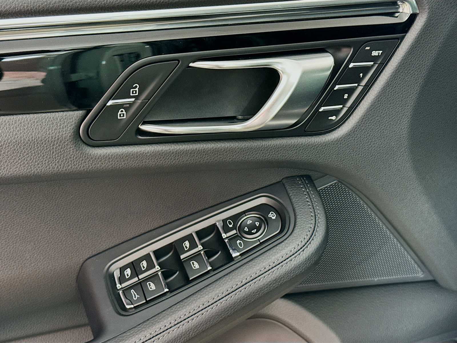 Thumbnail: 2026 Porsche Macan - 14