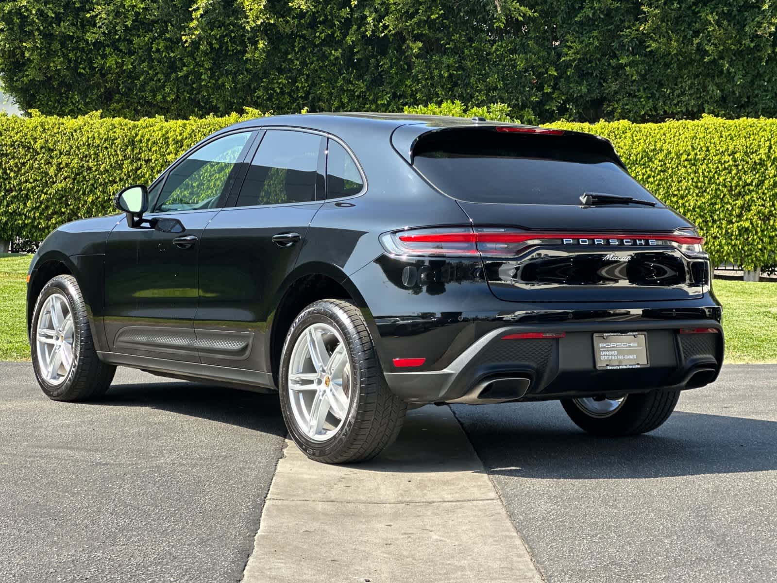 Thumbnail: 2025 Porsche Macan - 3