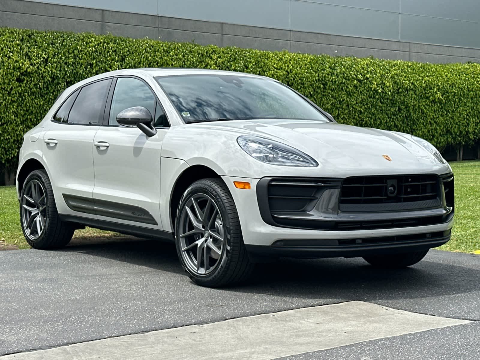 Thumbnail: 2026 Porsche Macan - 10