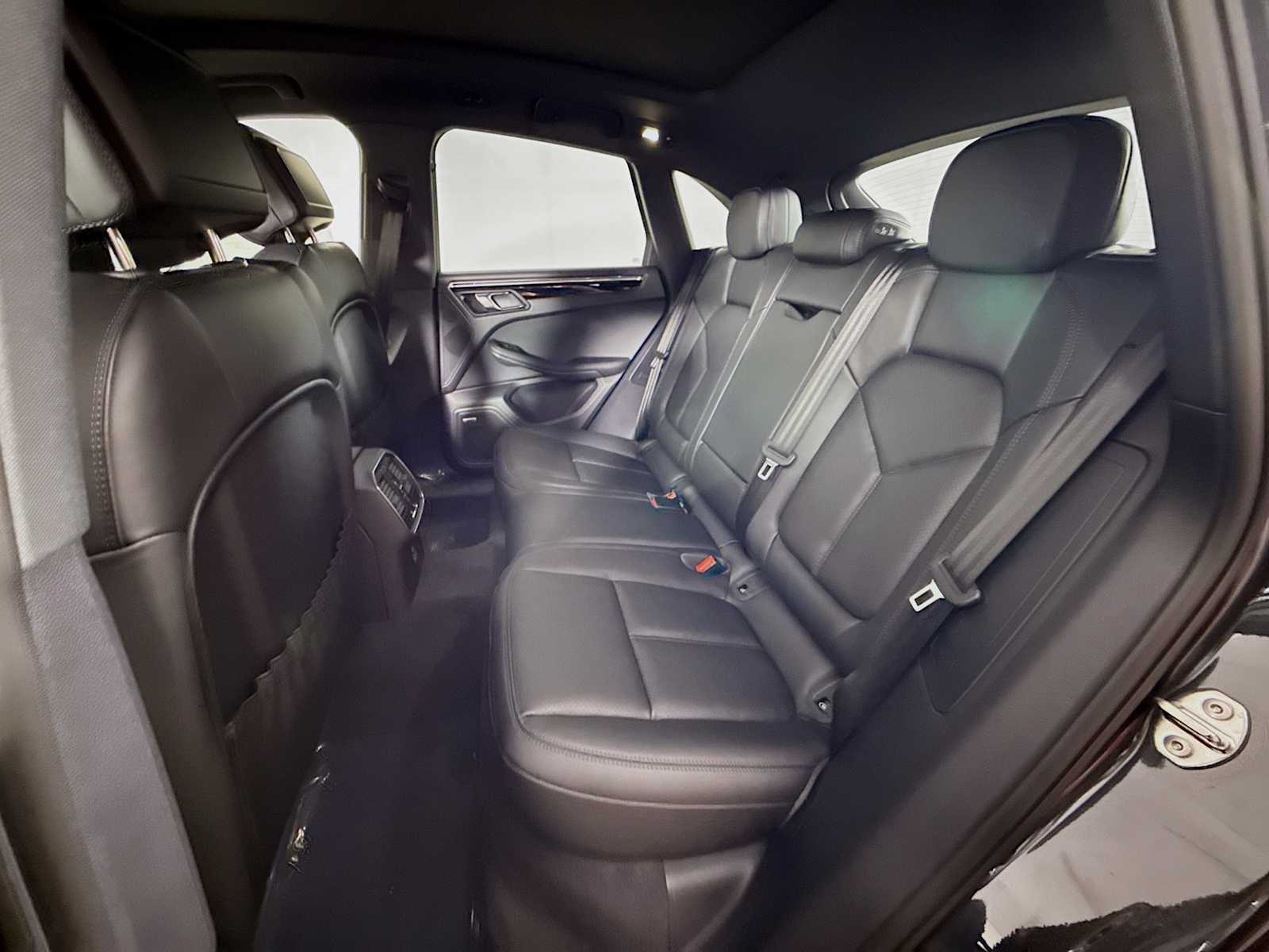 Thumbnail: 2026 Porsche Macan - 17