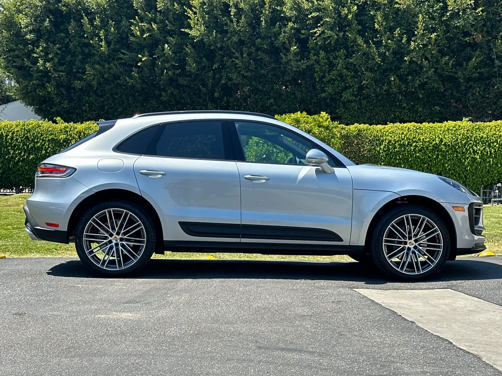 Thumbnail: 2026 Porsche Macan - 9