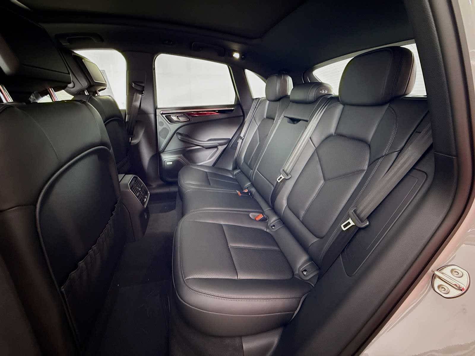 Thumbnail: 2026 Porsche Macan - 17