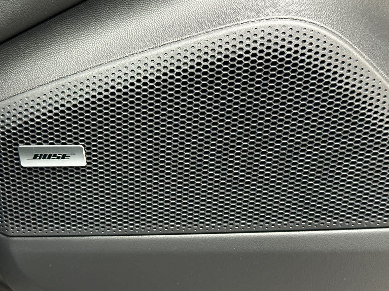 Thumbnail: 2026 Porsche Macan - 20