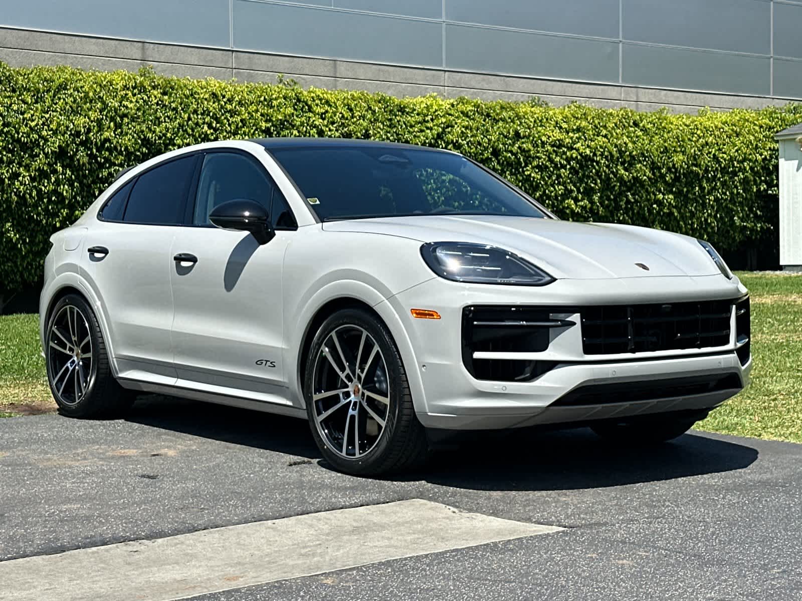 Thumbnail: 2026 Porsche Cayenne - 10