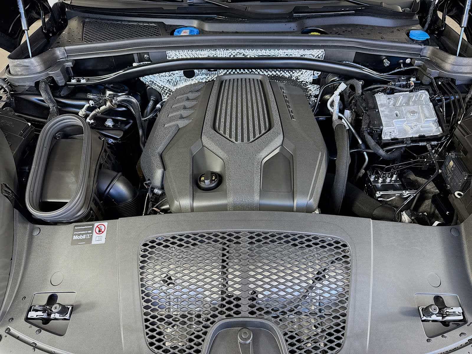 Thumbnail: 2025 Porsche Macan - 23