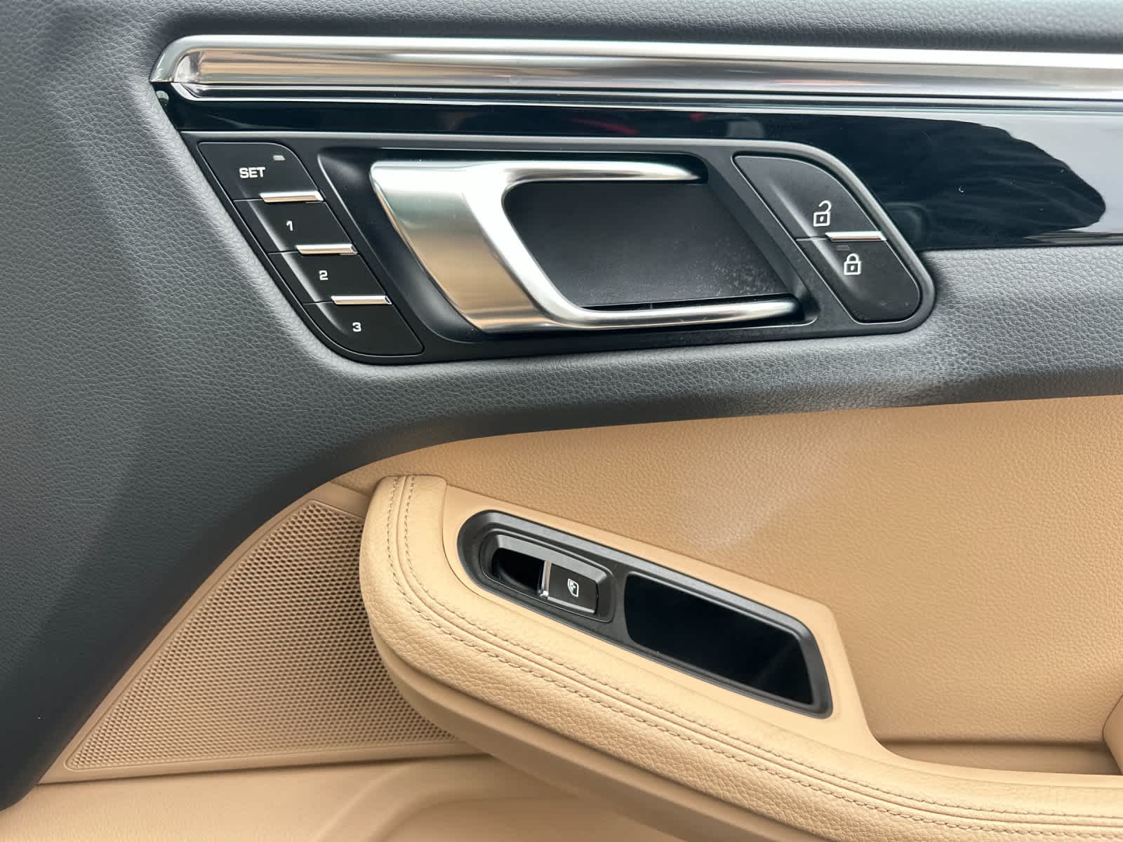 Thumbnail: 2025 Porsche Macan - 19