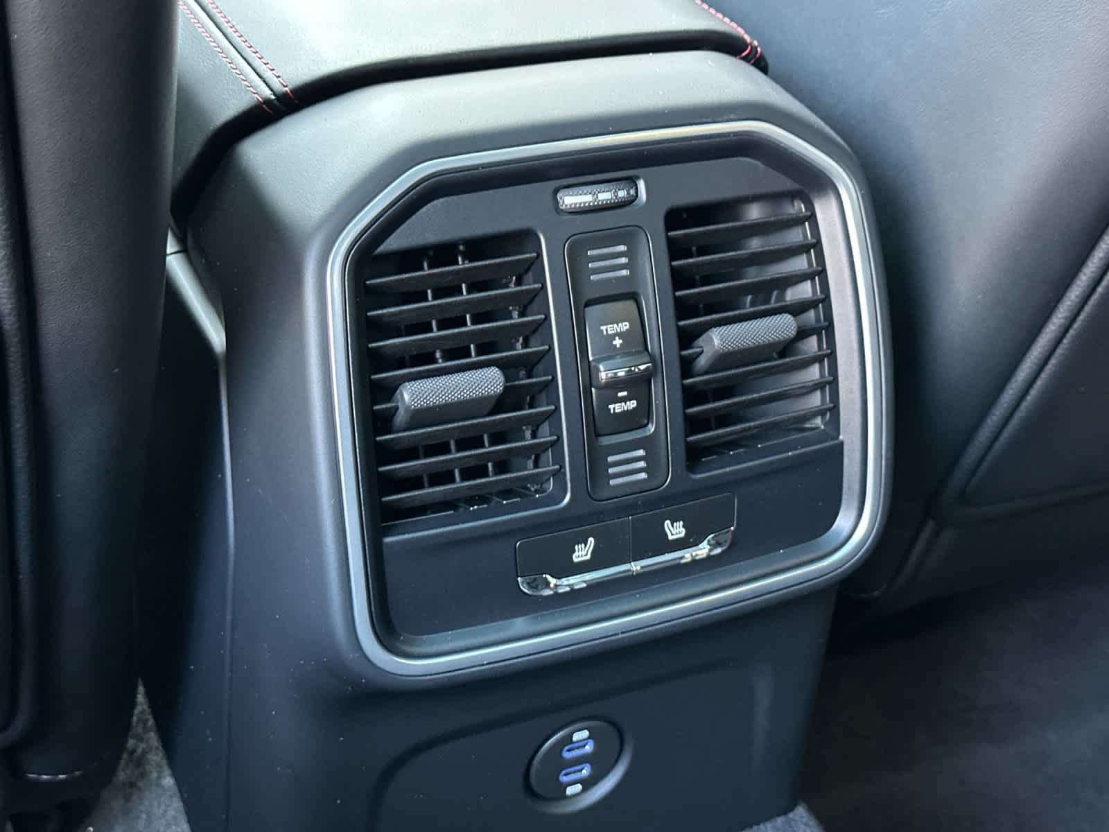 Thumbnail: 2026 Porsche Macan - 14