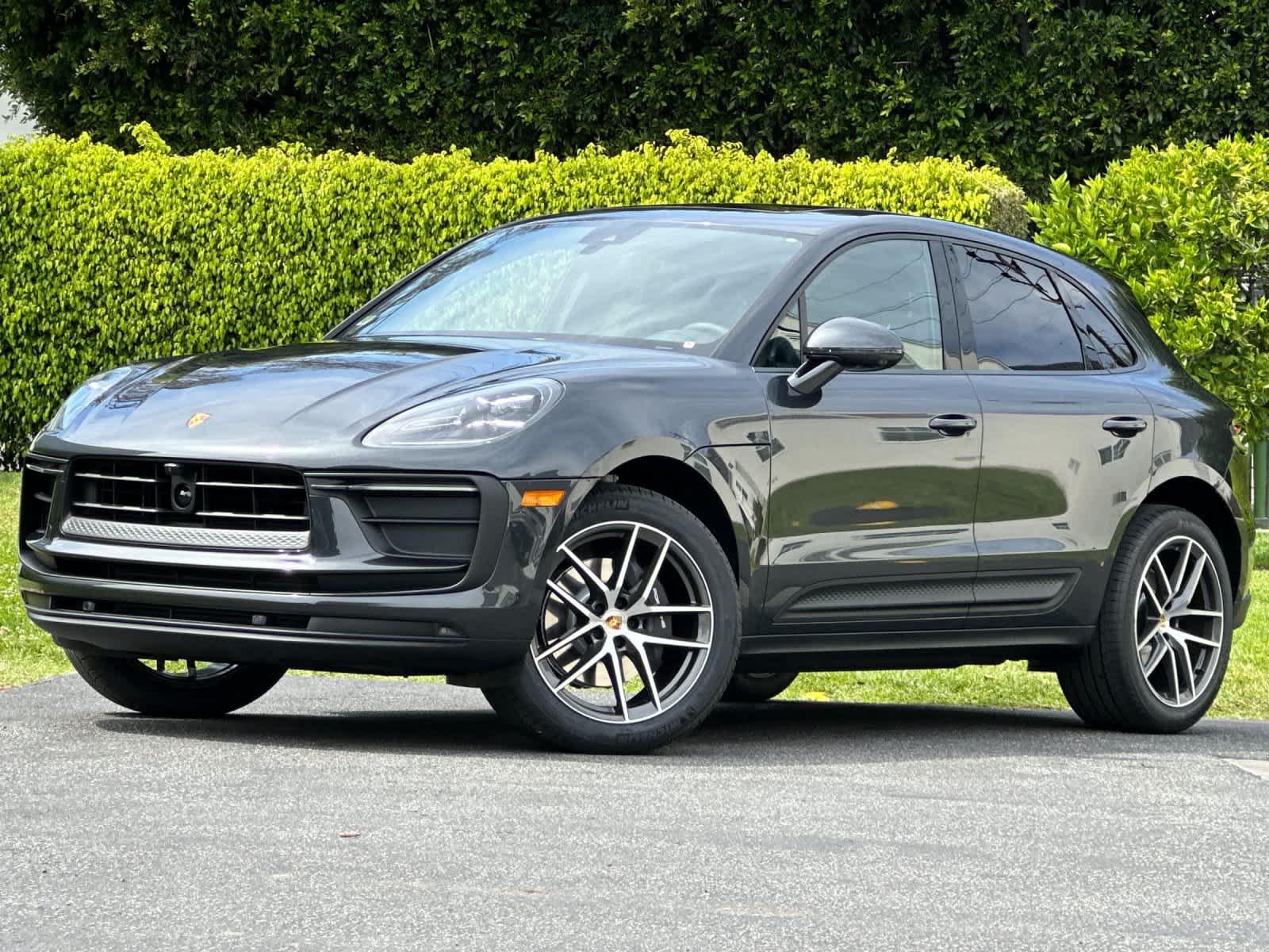 Thumbnail: 2026 Porsche Macan - 1