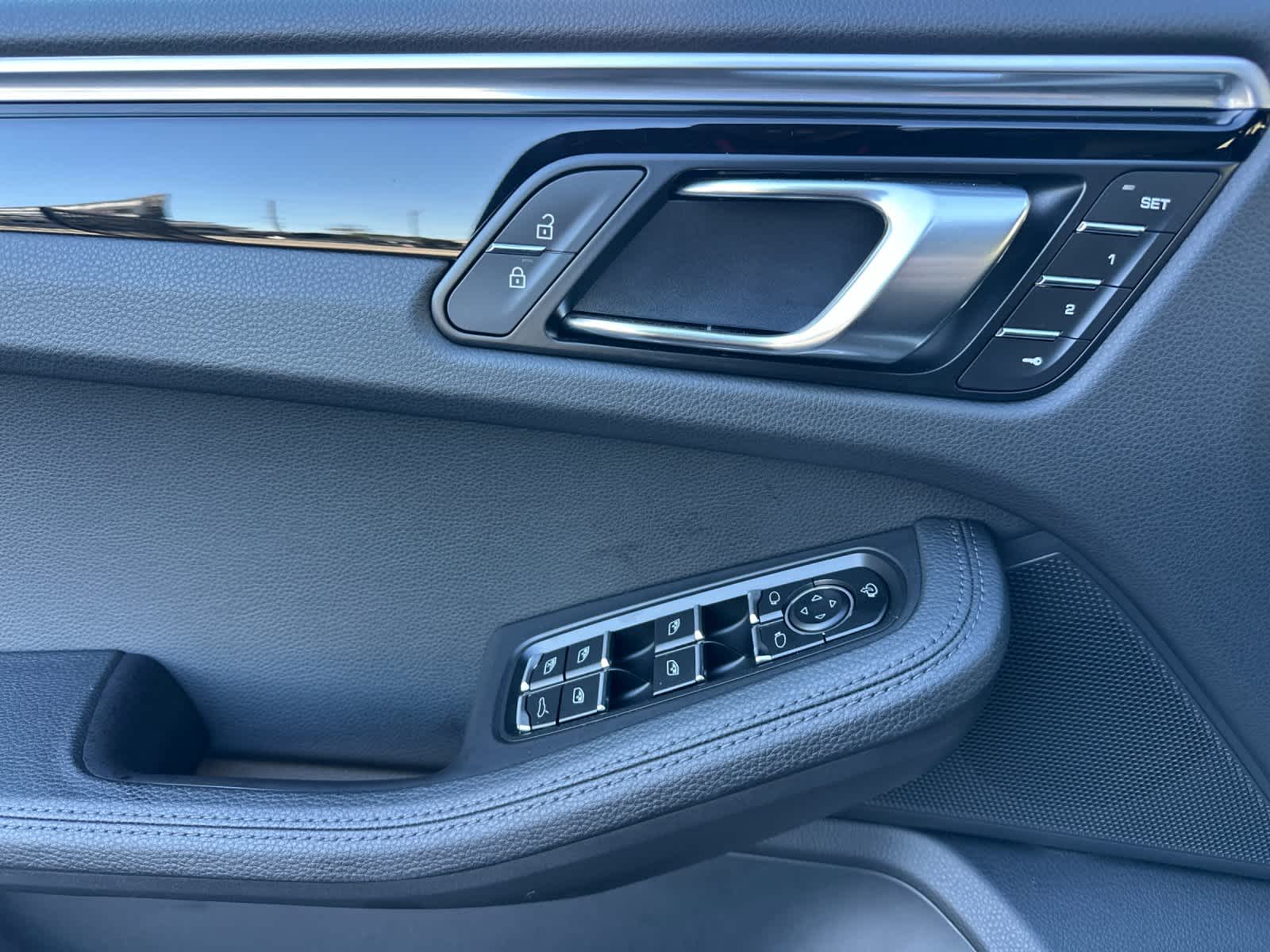 Thumbnail: 2023 Porsche Macan - 12