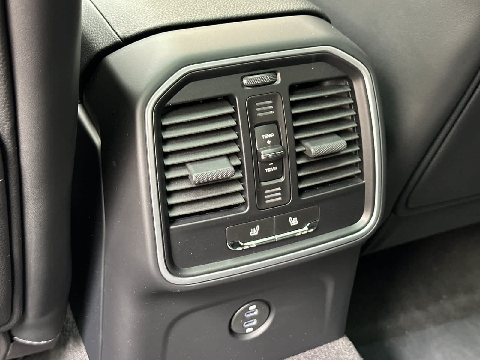 Thumbnail: 2026 Porsche Macan - 14