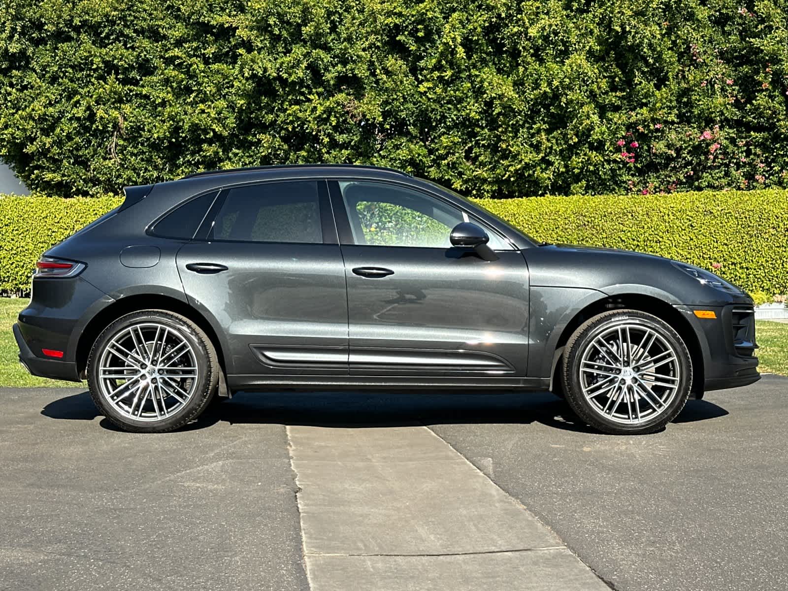 Thumbnail: 2025 Porsche Macan - 9