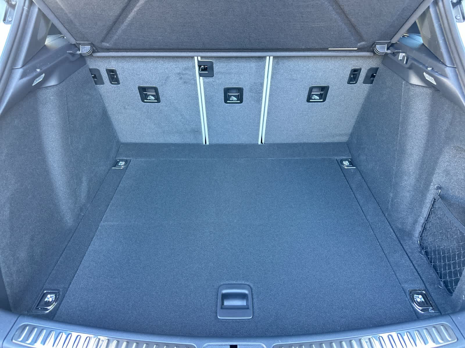 Thumbnail: 2026 Porsche Macan - 16