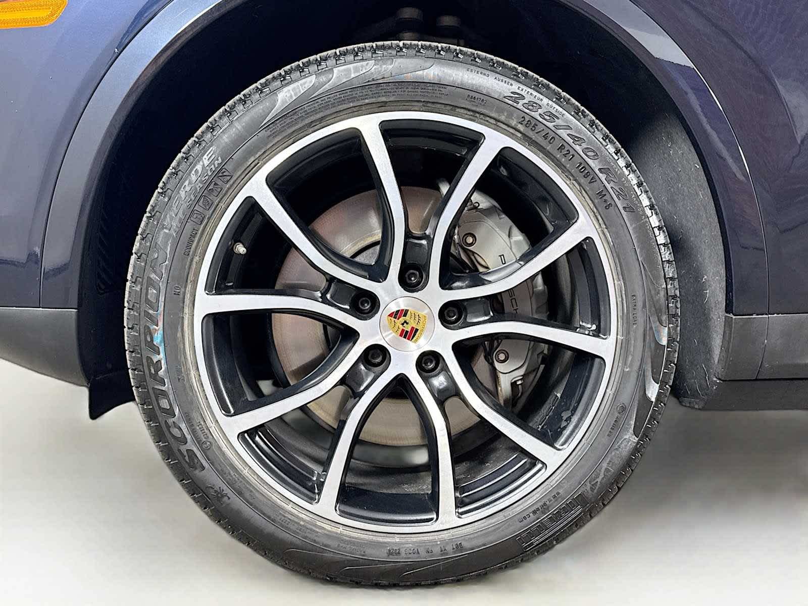 Thumbnail: 2022 Porsche Cayenne - 25