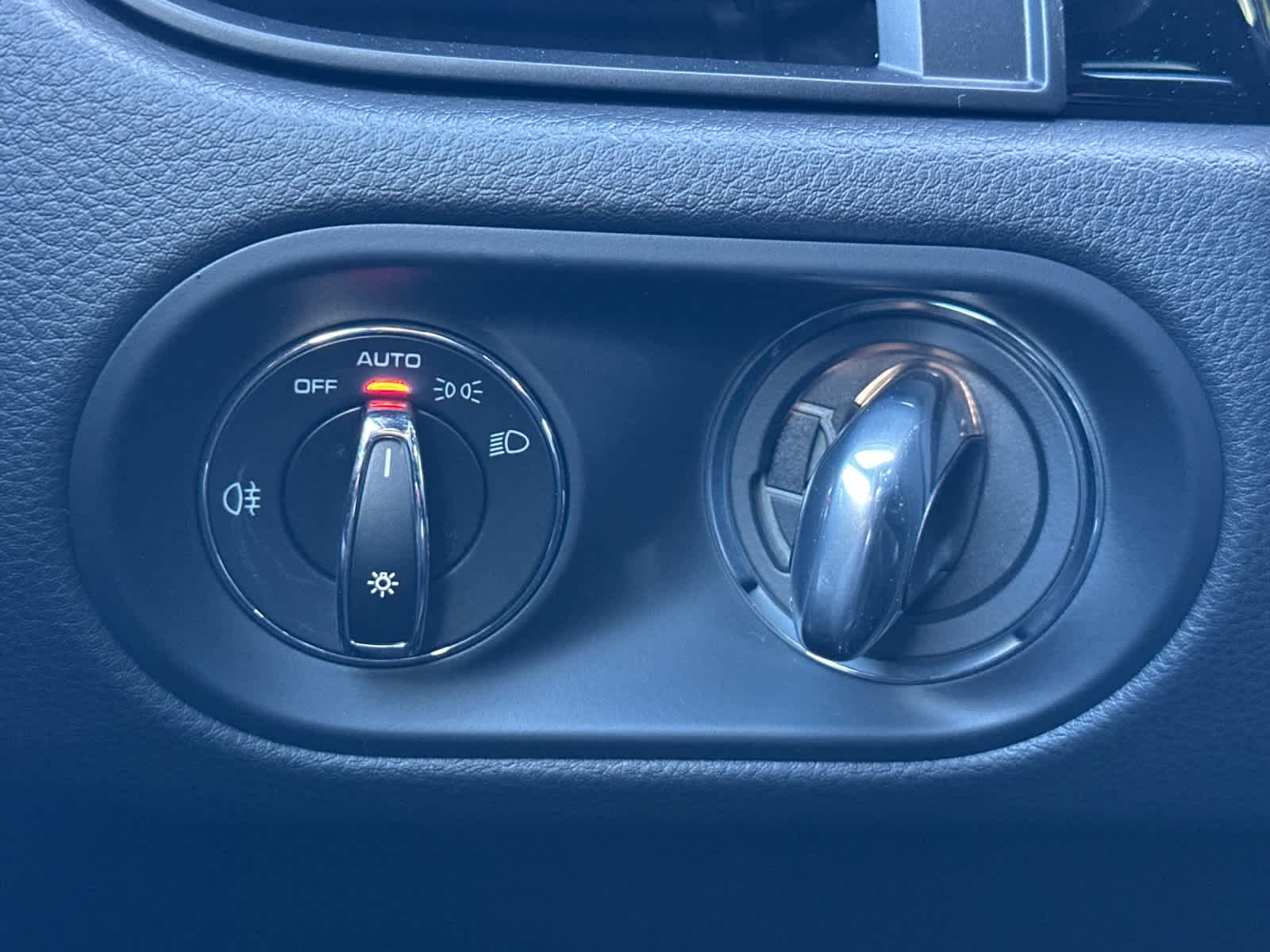 Thumbnail: 2026 Porsche Macan - 30