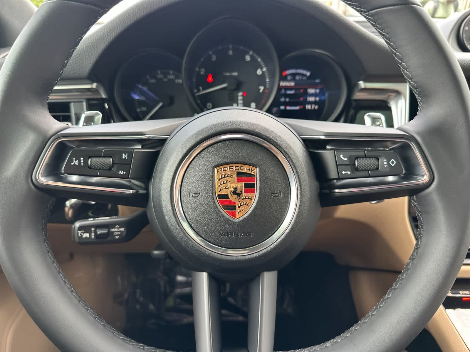 Thumbnail: 2026 Porsche Macan - 26