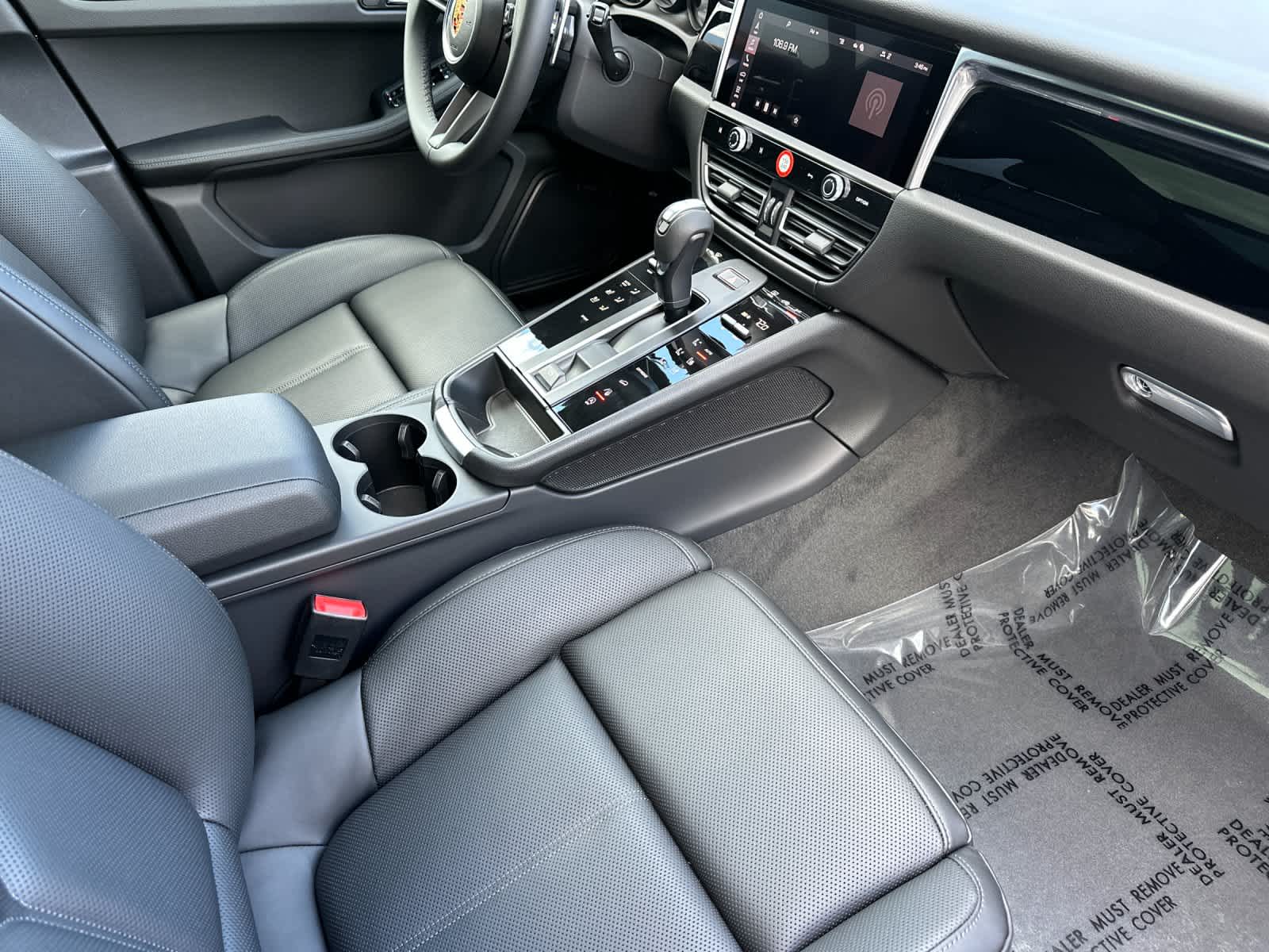 Thumbnail: 2026 Porsche Macan - 17