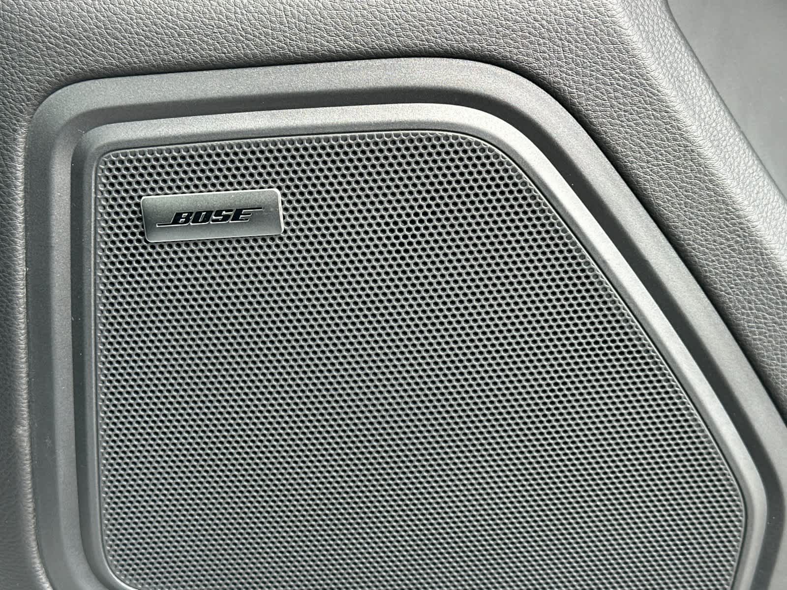 Thumbnail: 2026 Porsche Macan - 20