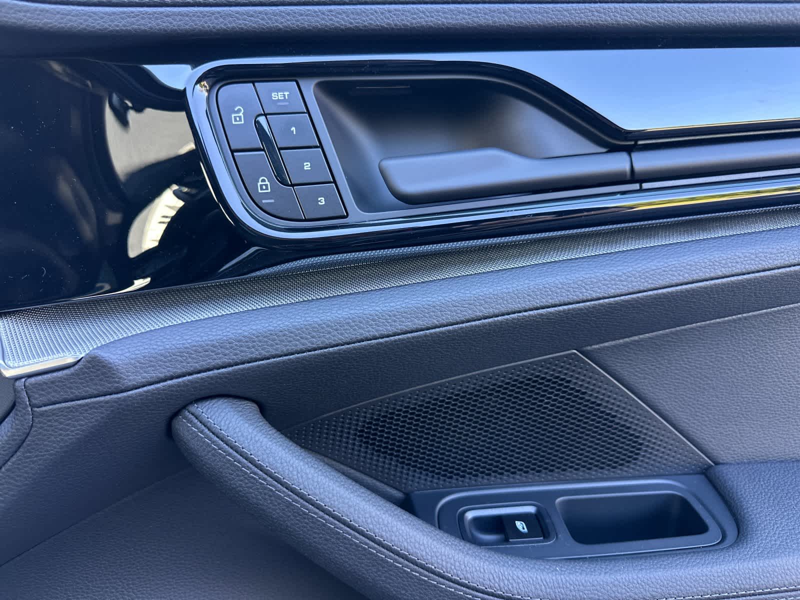 Thumbnail: 2026 Porsche Panamera - 19