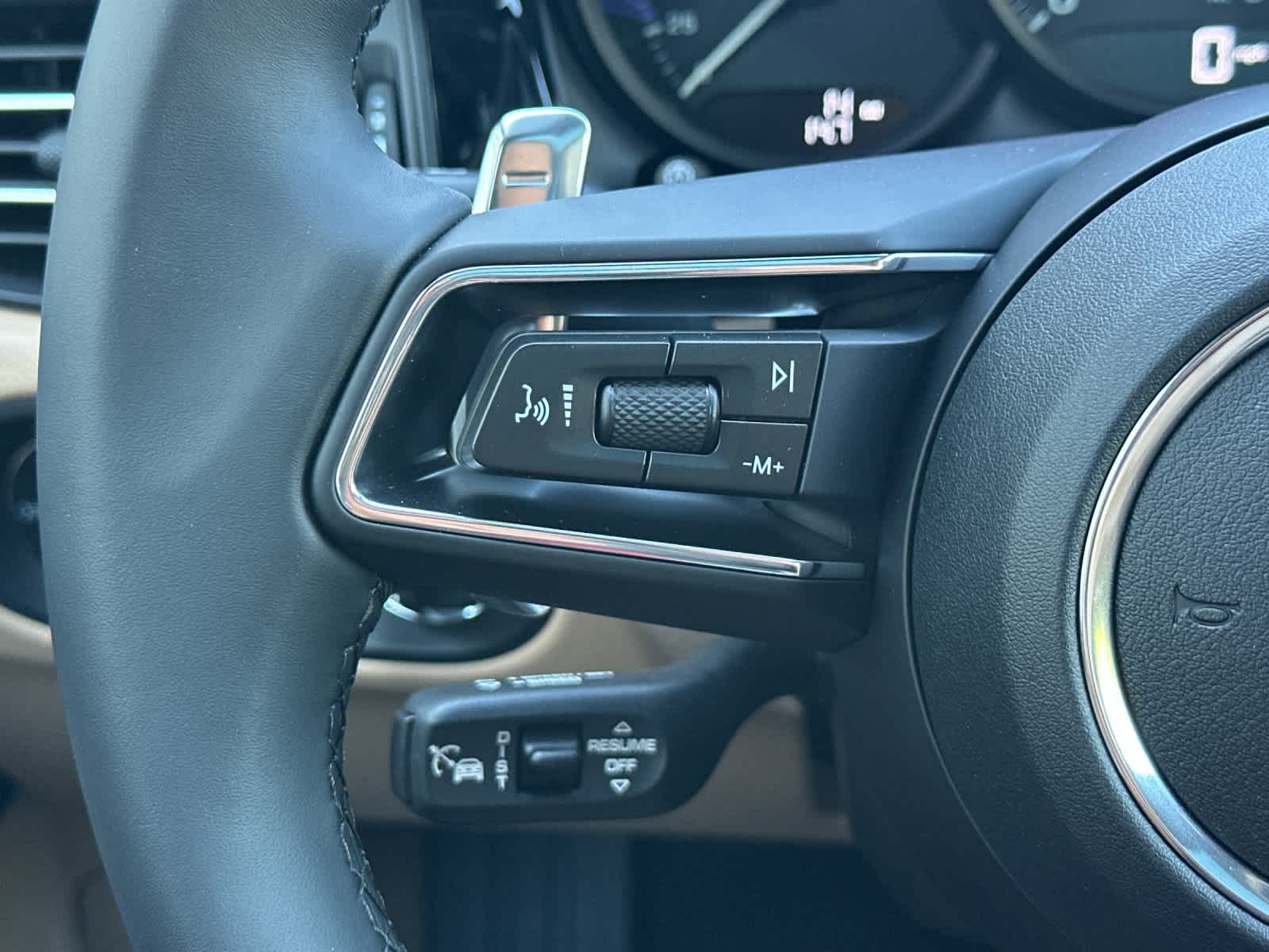 Thumbnail: 2026 Porsche Macan - 26