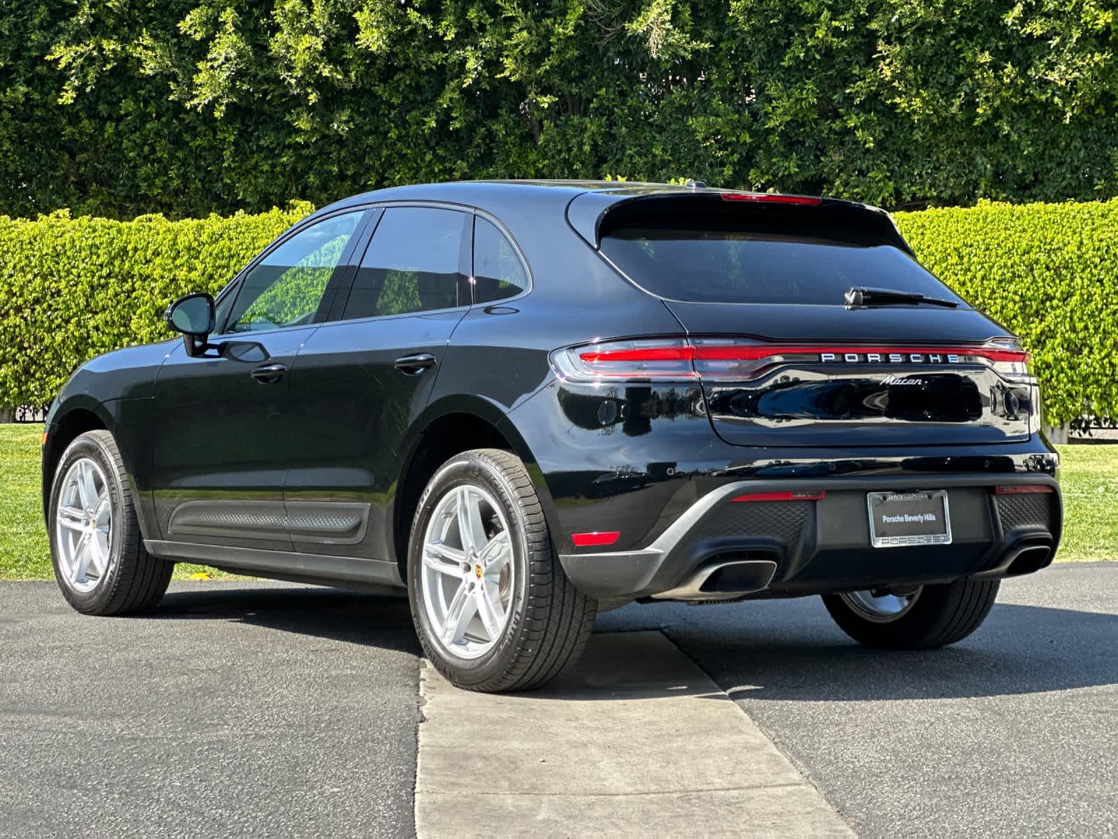 Thumbnail: 2025 Porsche Macan - 3