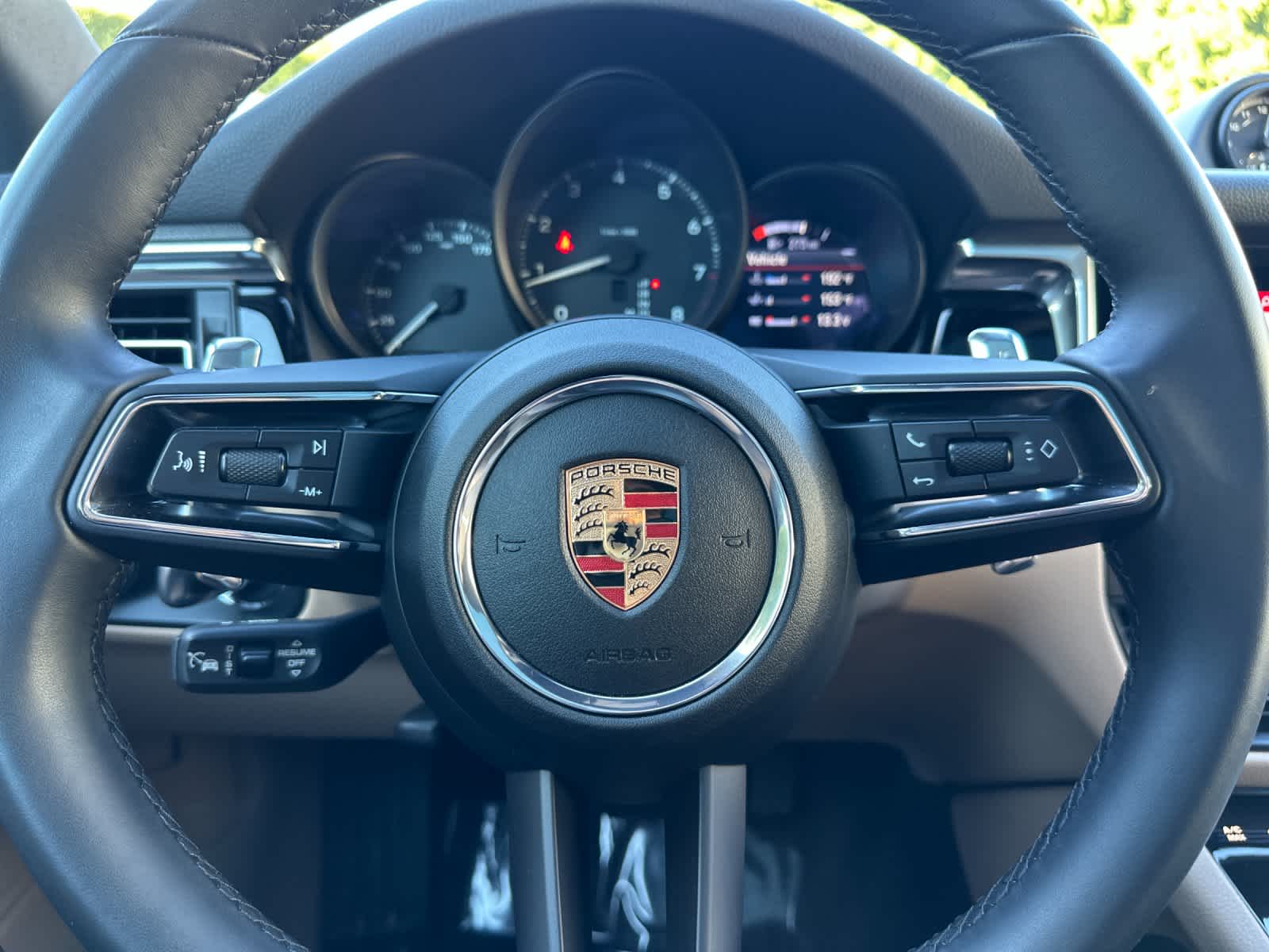 Thumbnail: 2025 Porsche Macan - 25