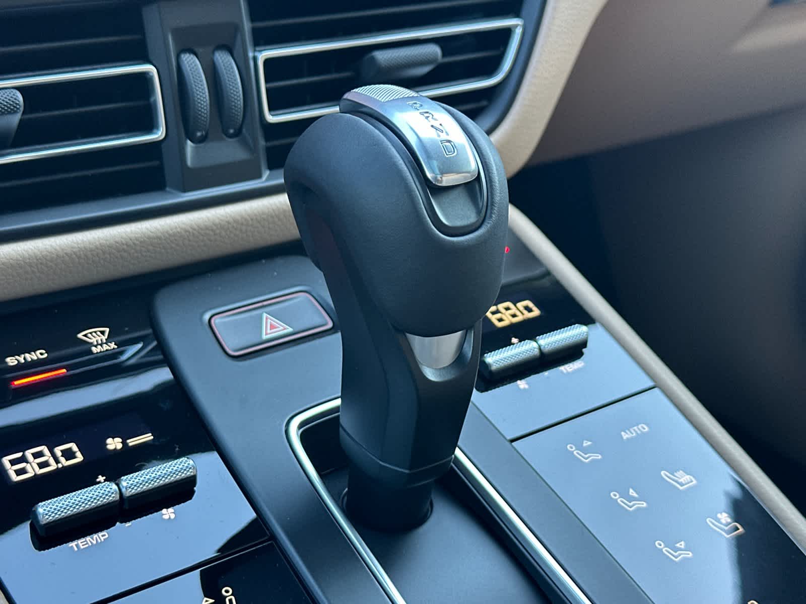 Thumbnail: 2026 Porsche Macan - 25