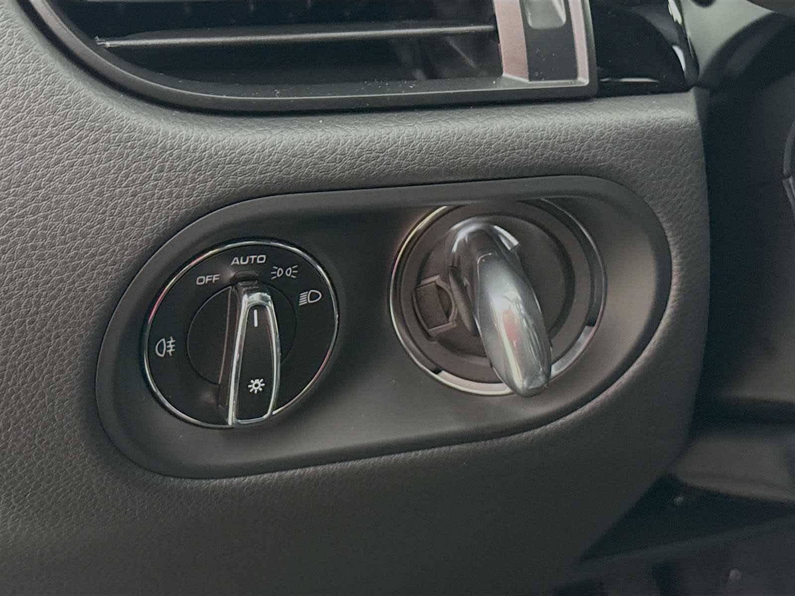 Thumbnail: 2026 Porsche Macan - 11