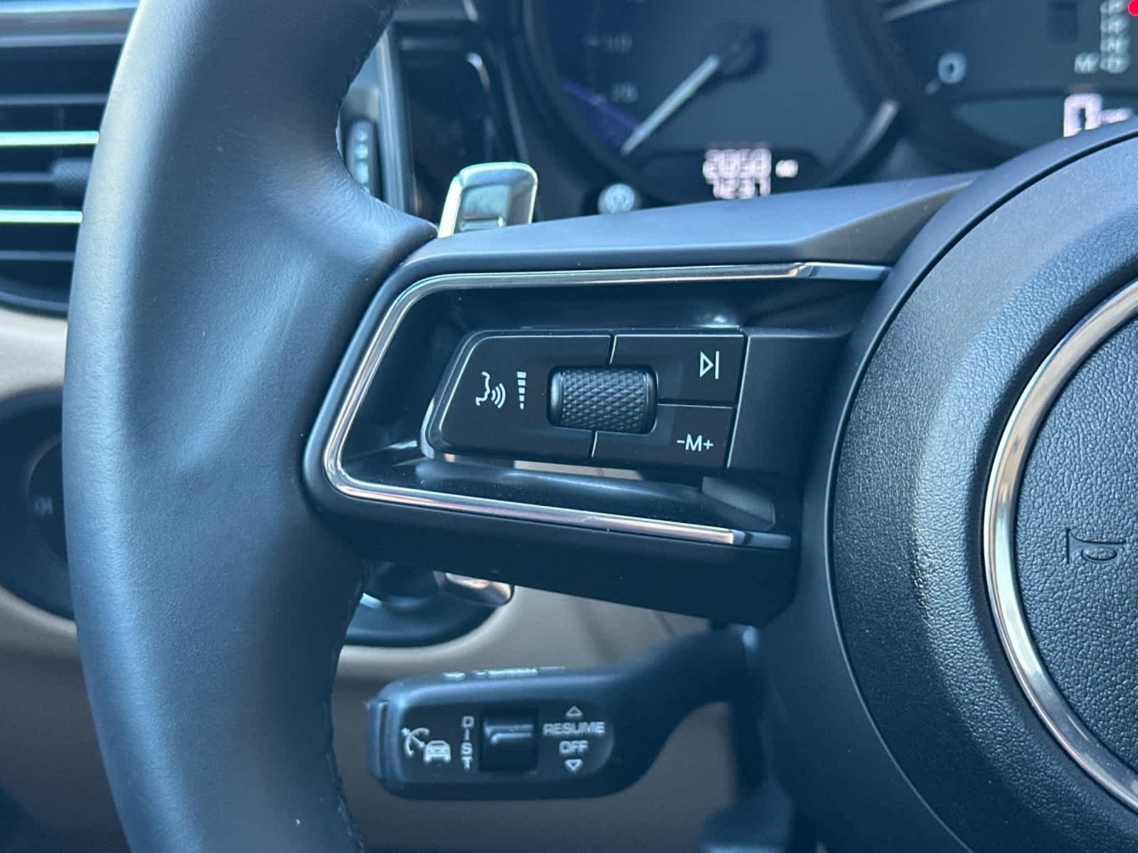 Thumbnail: 2025 Porsche Macan - 26