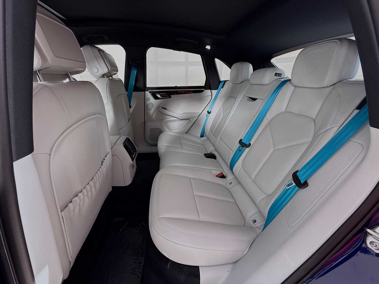 Thumbnail: 2026 Porsche Macan - 17