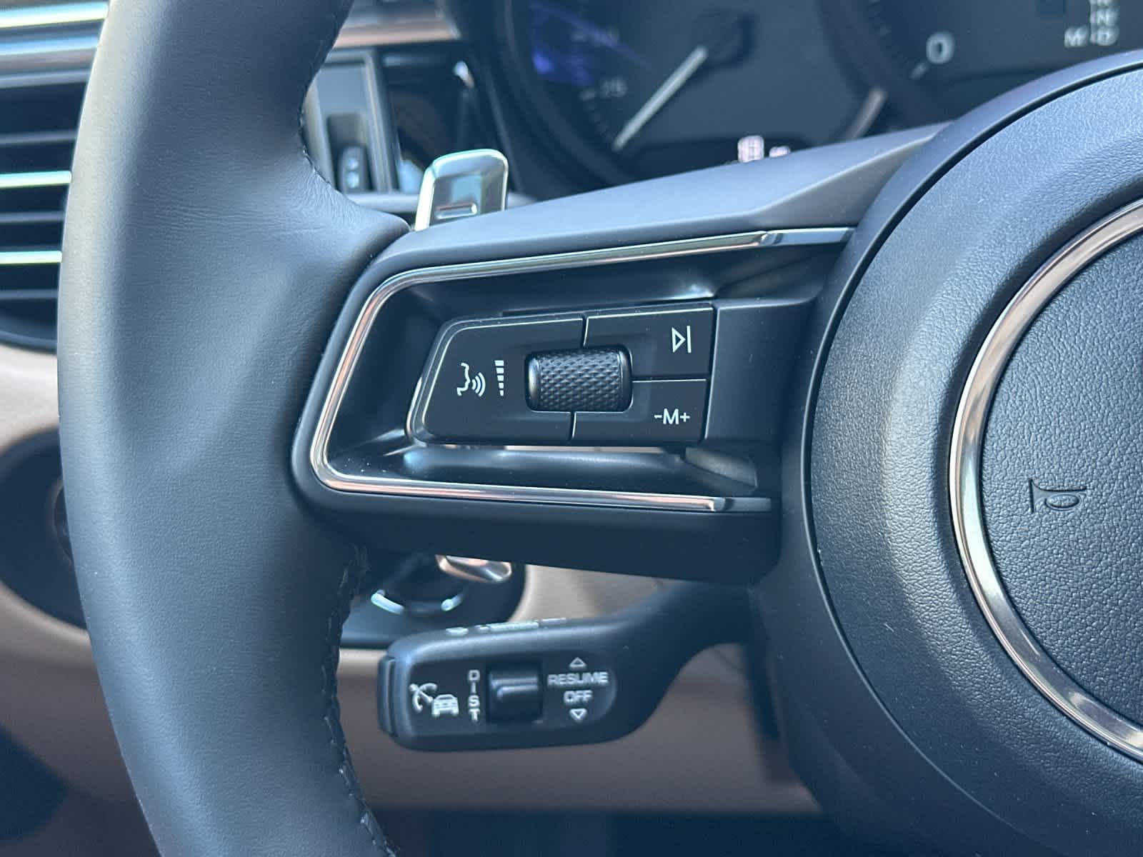 Thumbnail: 2026 Porsche Macan - 25