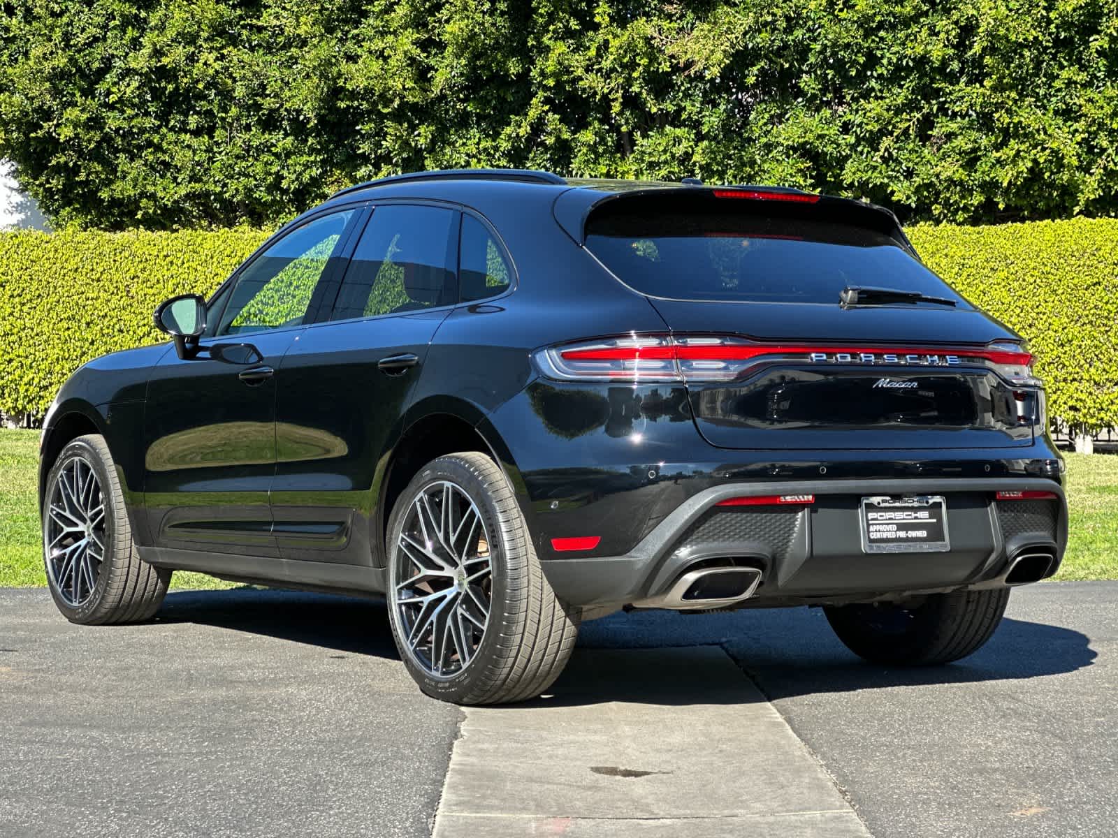 Thumbnail: 2022 Porsche Macan - 3