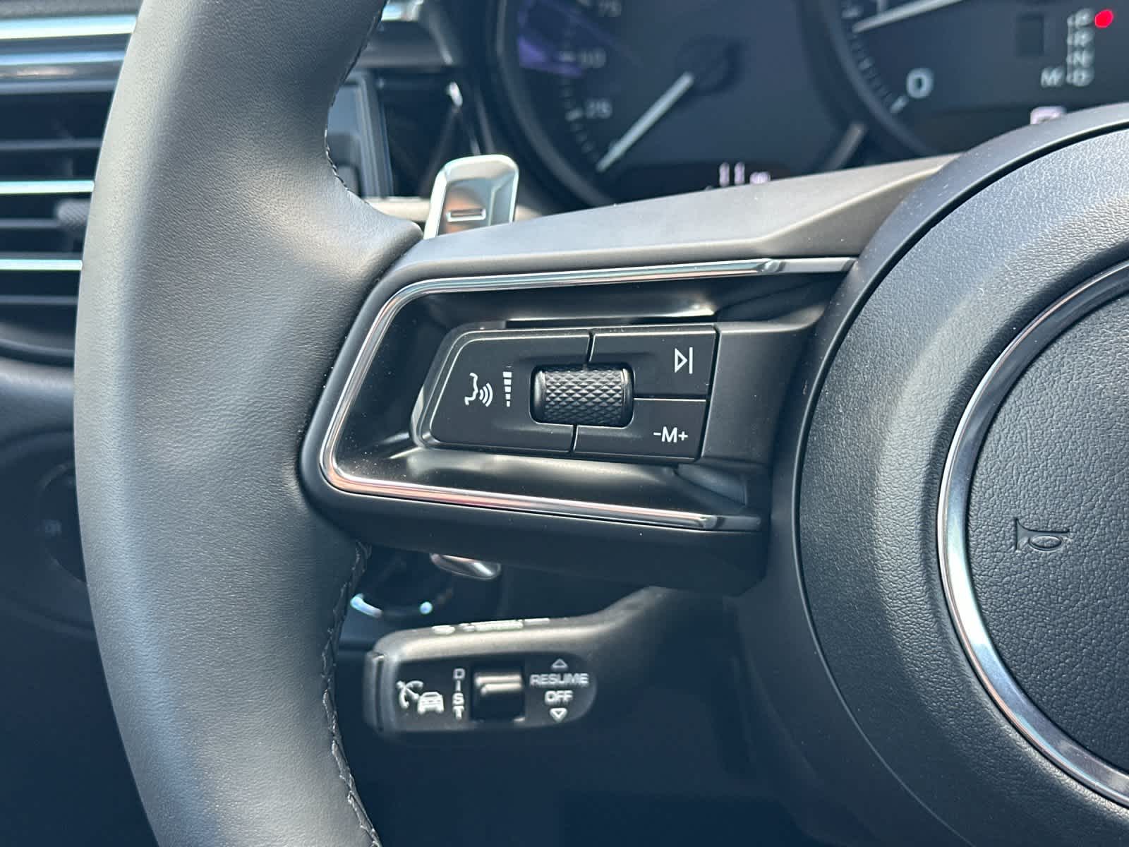 Thumbnail: 2026 Porsche Macan - 26