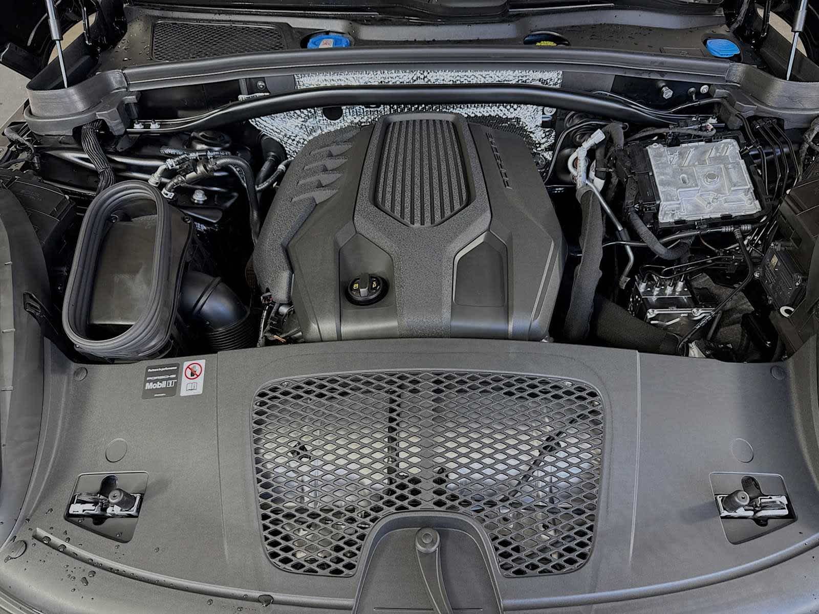 Thumbnail: 2026 Porsche Macan - 23